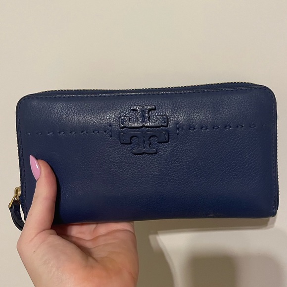 Tory Burch Handbags - Tory Burch leather wallet